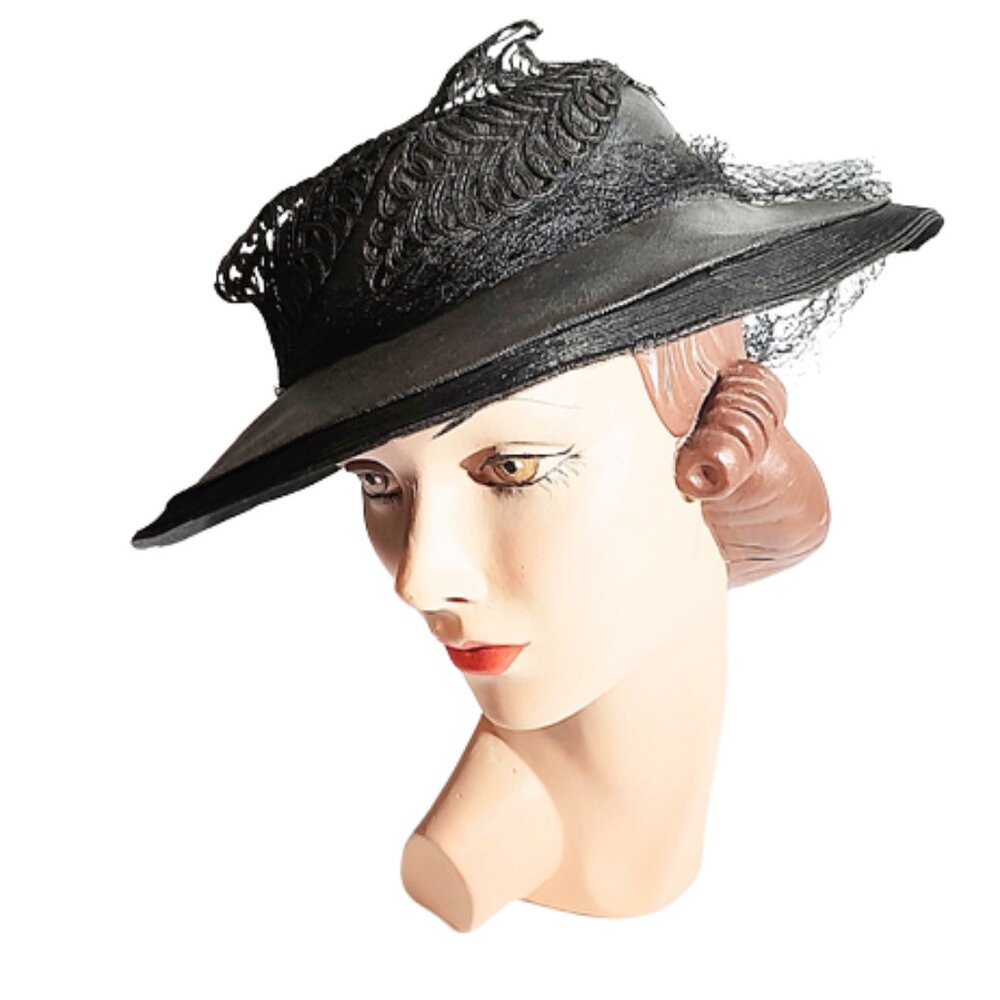 1940s True Vintage Black Straw Wide Brimmed Tilt Hat With Lace And Netting